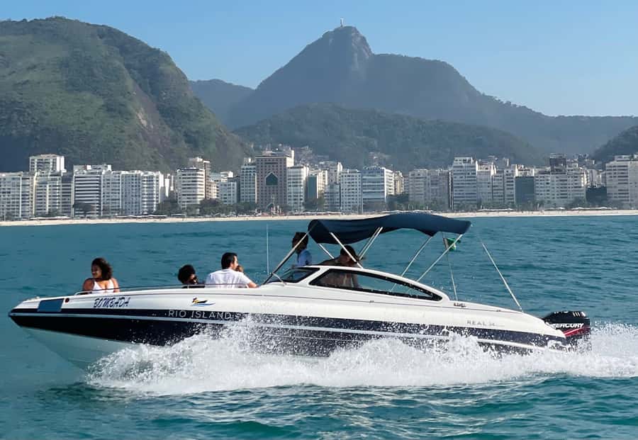 Rio de Janeiro: SpeedBoat Tour - Beach Tour with Beer - São João Fort and Sugarloaf from the sea