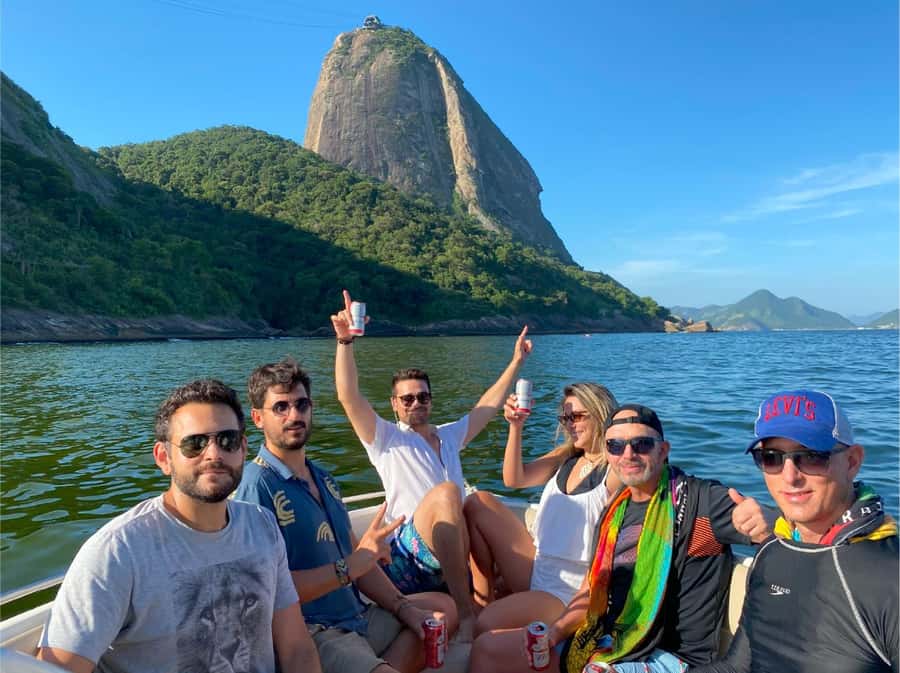 Rio de Janeiro: SpeedBoat Tour - Beach Tour with Beer - Red Beach and Copacabana by boat