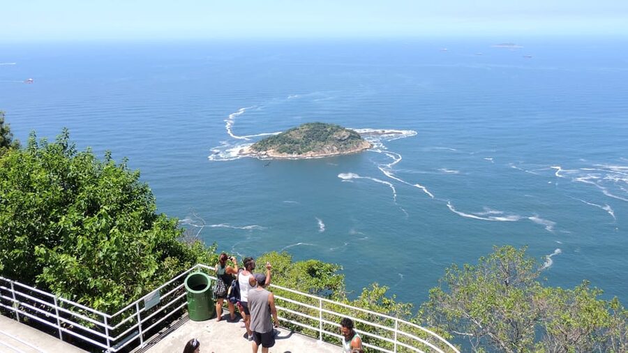 Rio de Janeiro: Sugar Loaf with Lunch and Helicopter Flight - Who Should Book It?