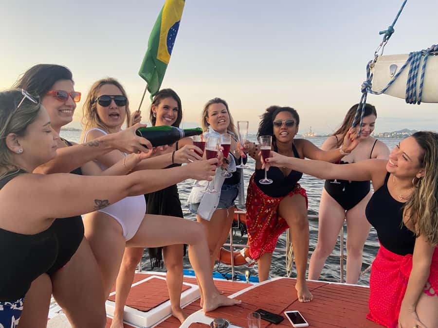 Rio de Janeiro: Sunset Sailboat Tour with Open Bar - The hosts shape the mood