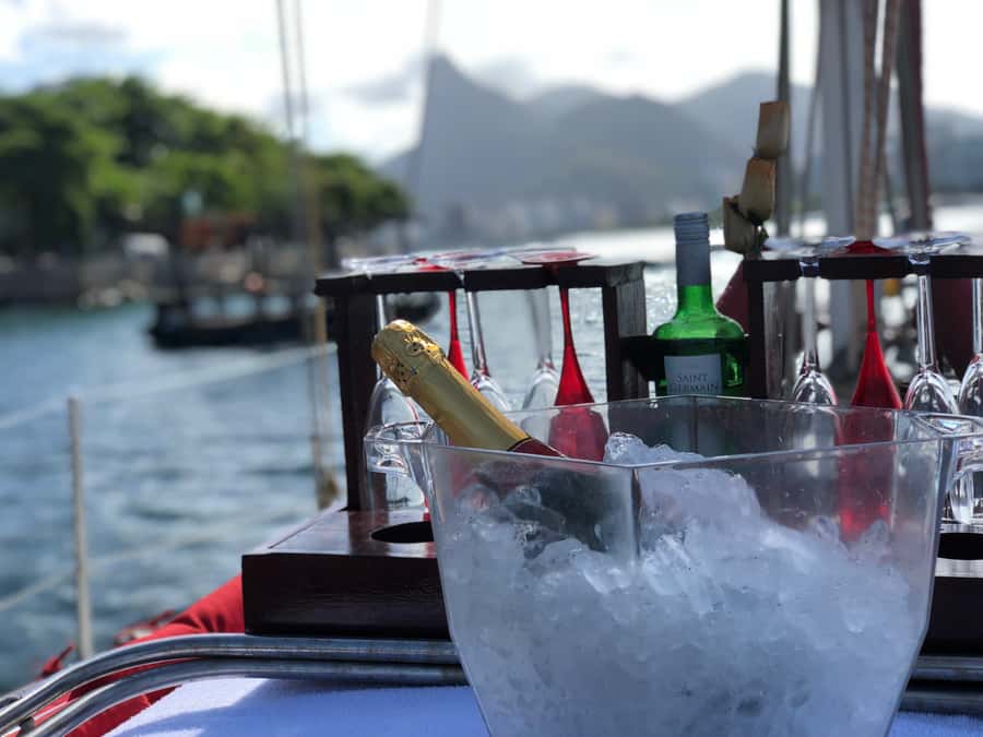 Rio de Janeiro: Sunset Sailing Tour - The crew makes a real difference
