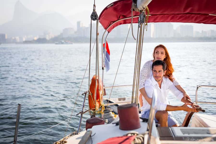 Rio de Janeiro: Sunset Sailing Tour - Drinks, finger food, and the onboard mood