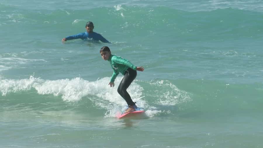 Rio de Janeiro: Surflessons and surfcoach. - Reading the waves together