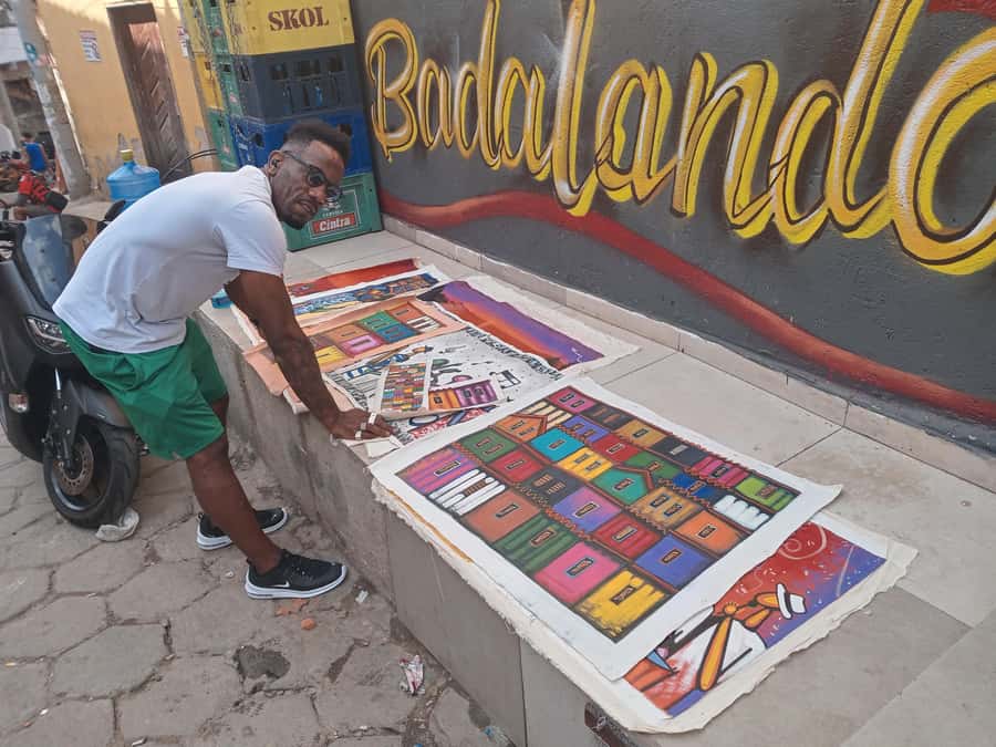 Rio de Janeiro: the biggest favela tour in Rio, lest go! - Football, drinks, and Brazilian music
