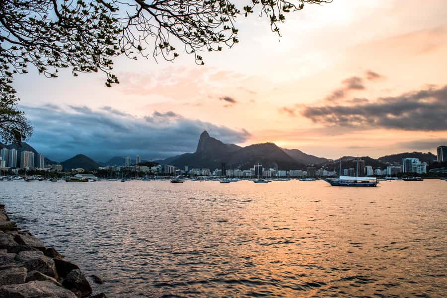 Rio: Guanabara Bay 2-Hour Boat Tour - The Museum of Contemporary Art and the Niterói shoreline