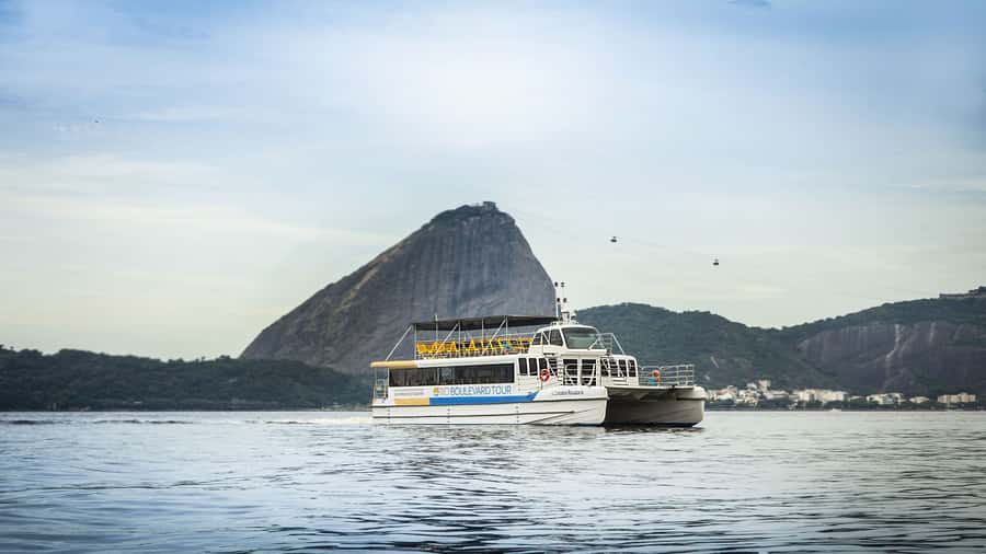 Rio: Guanabara Bay Boat Tour - Crossing Toward Niterói and the Rio-Niterói Bridge