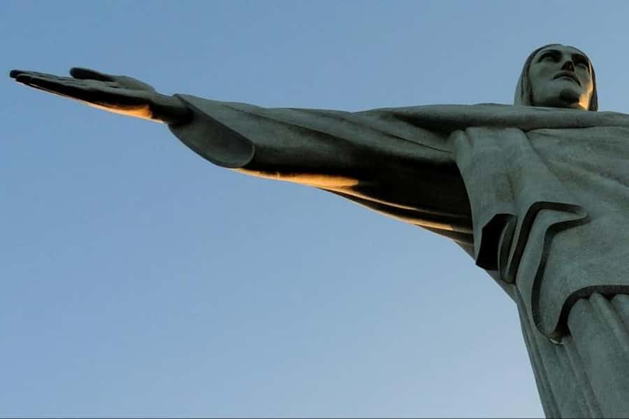 Rio: Maracanã Stadium & Christ the Redeemer by Rack Railway - A guide can make the short route work