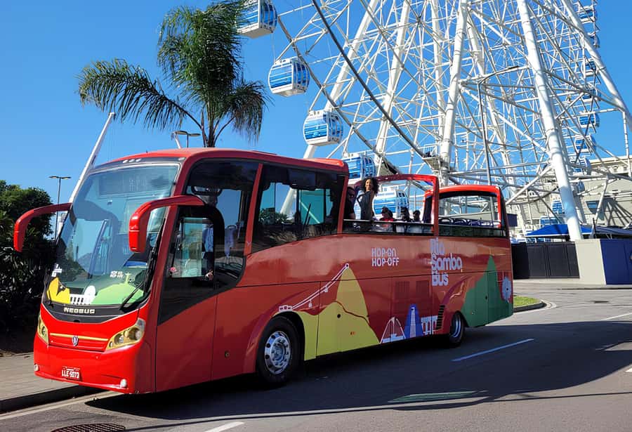 Rio Samba Bus: hop-on hop-off city tour in Rio de Janeiro - Starting along Copacabana Beach