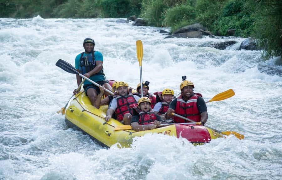 Rio: White Water Rafting Adventure tour in Rio de Janeiro - Class II and III rapids without expert skills