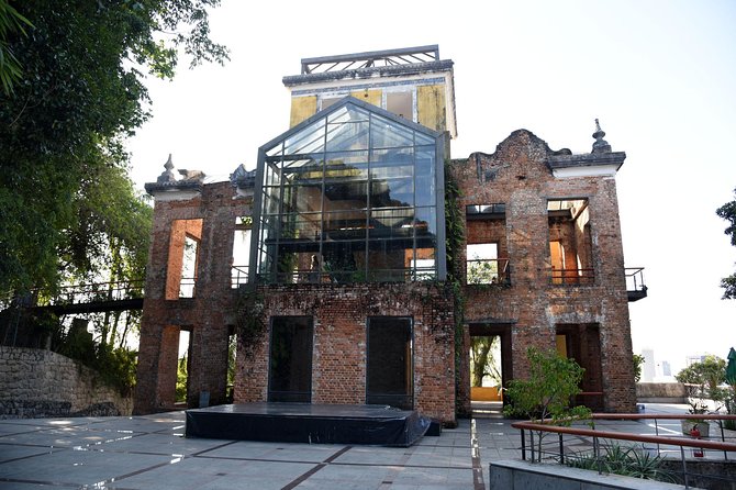 Santa Teresa, Lapa, and Cinelândia with Tram Ride and Selarón Steps - Ruins Park and its open views