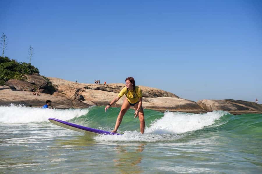 Surf lessons: in Arpoador in Ipanema. - Meeting at the yellow tent in Ipanema