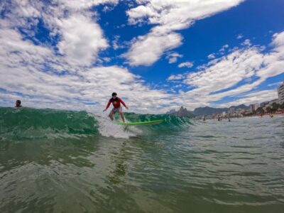 Surf lessons with local instructors in Copacabana/ipanema!