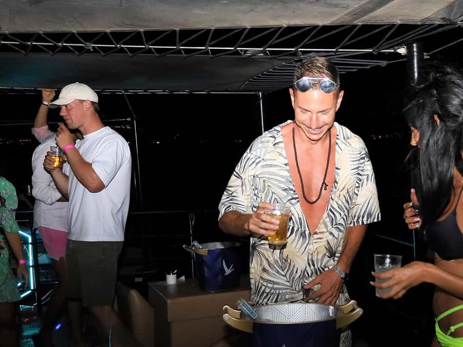 Unforgettable Boat Party - The strict 23:30 to 23:45 boarding window