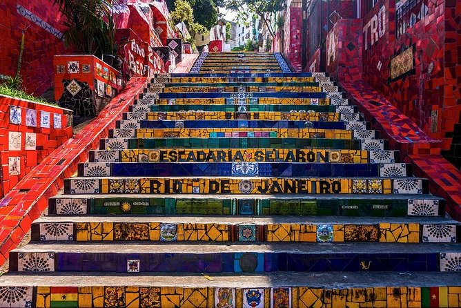 Walking tour of the bohemian neighborhoods of Santa Teresa and Lapa - Why the yellow tram makes a fine start